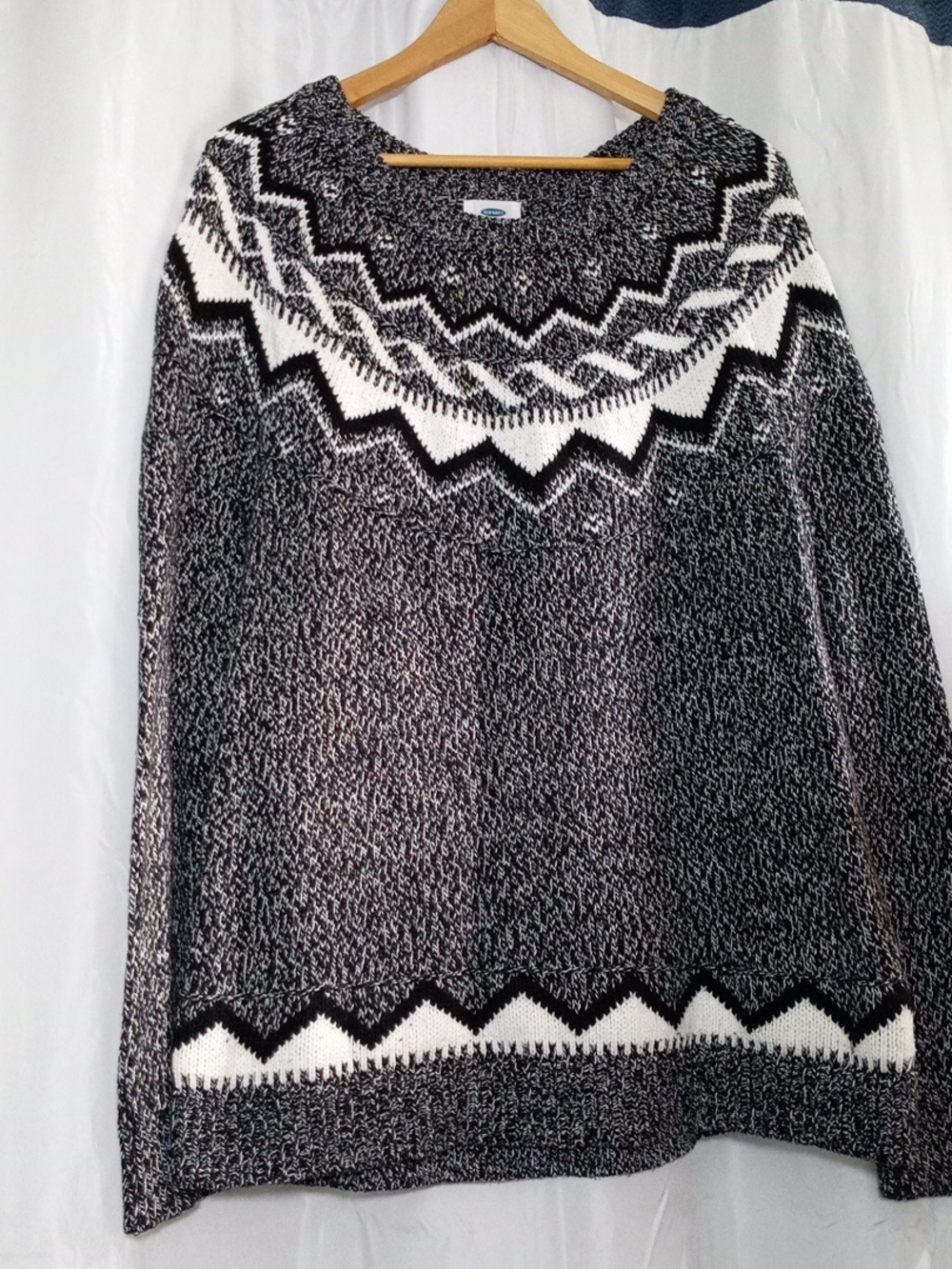 Old Navy Black and White Geometric Crewneck Sweater